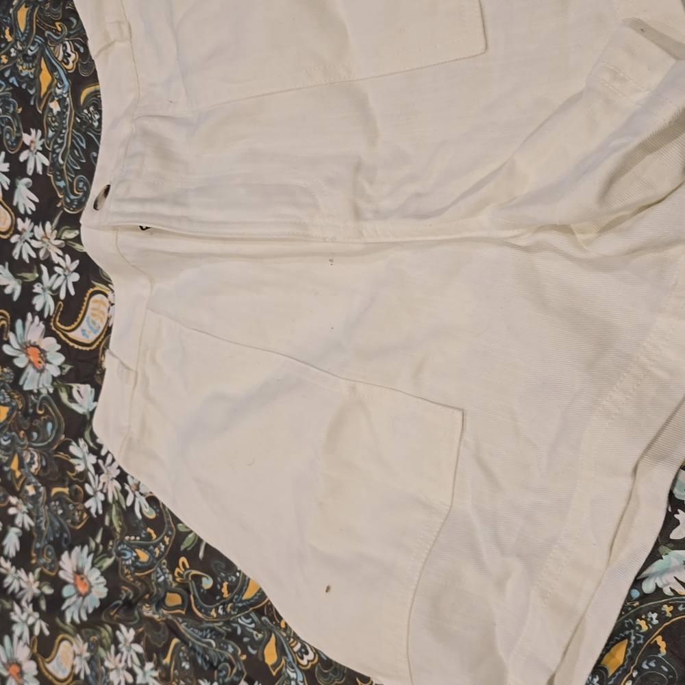 Universal Thread Women's White Shorts - Picture 2 of 3